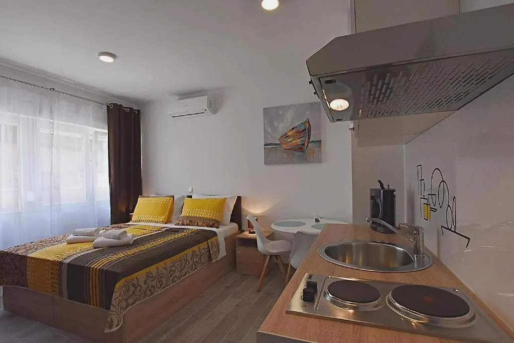 Roko & Borna Free Public Parking Apartment Zadar